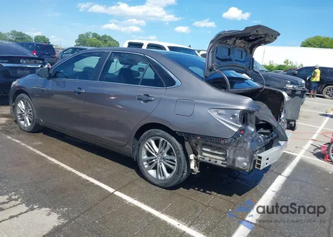2015 Toyota Camry Se z USA, uszkodzony, nr VIN 4T1BF1FK3FU043685